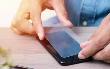 راهکارهای از بین بردن حباب زیر گلس گوشی